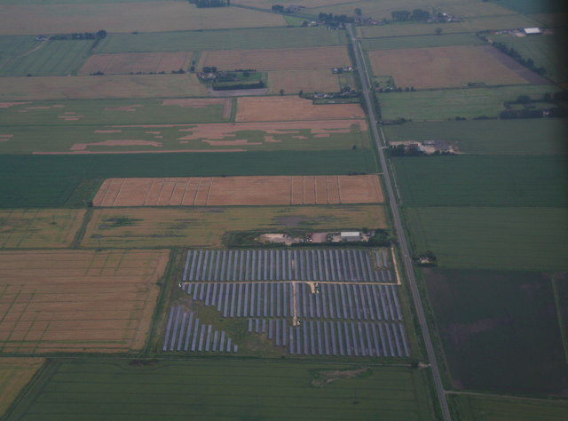 Solar farm by the A151, Bourne North Fen, aerial 2014 - geograph.org.uk - 4059194.jpg