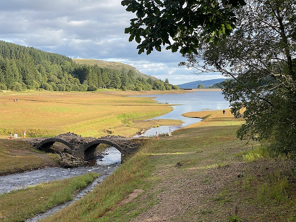 Llwyn-Onn Reservoir during drought (geograph 7291126).jpg