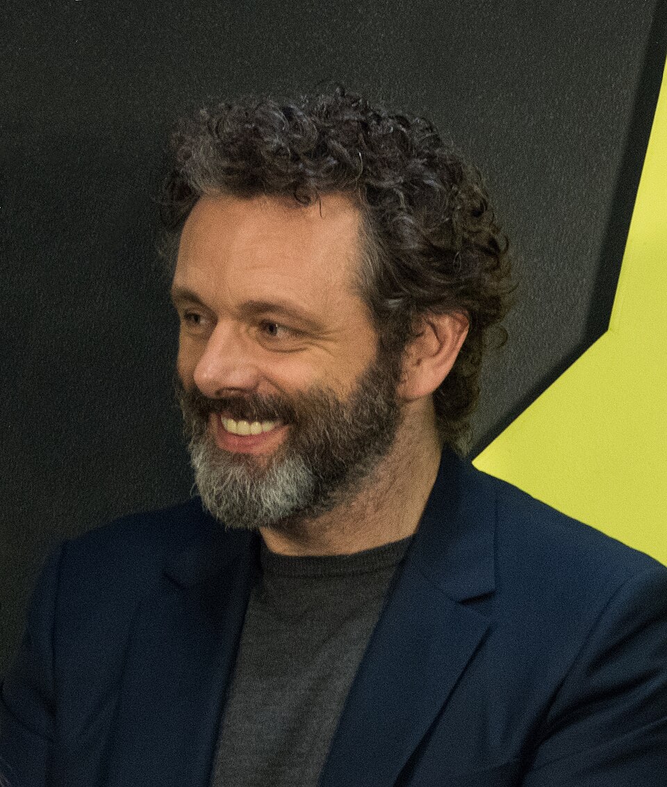 Michael Sheen crop n2 Good Omens panel at NYCC (61104).jpg