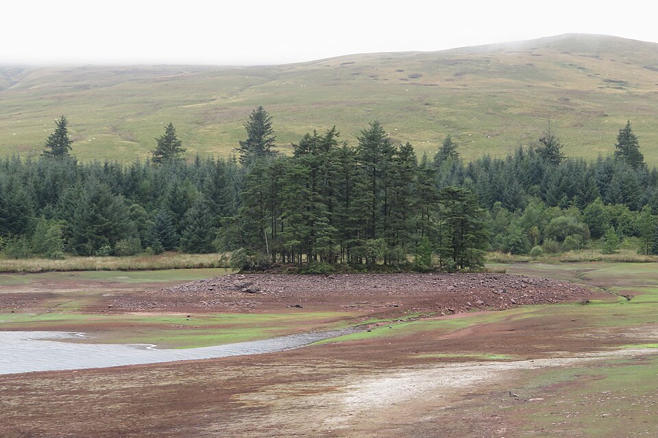 "Low water levels in Beacons Reservoir (geograph 7279403).jpg" by Gareth James, CC BY-SA 2.0, via Wikimedia Commons Low water levels in Beacons Reservoir (geograph 7279403).jpg — "Low water levels in Beacons Reservoir (geograph 7279403).jpg" by Gareth James, CC BY-SA 2.0, via Wikimedia Commons