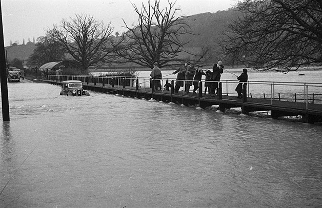 Floods at Buttington, Montgomeryshire (12586853664).jpg