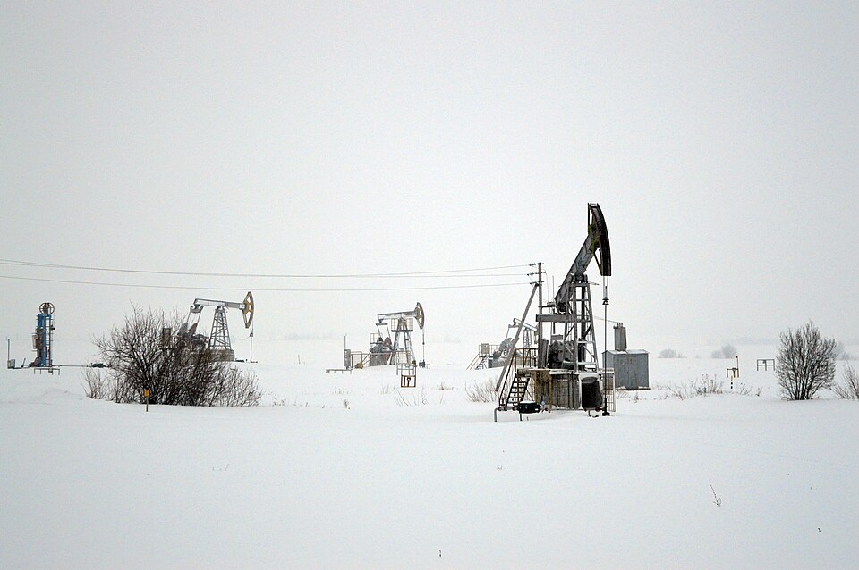 Pumpjacks are operating in Nizhnekamsk.jpg