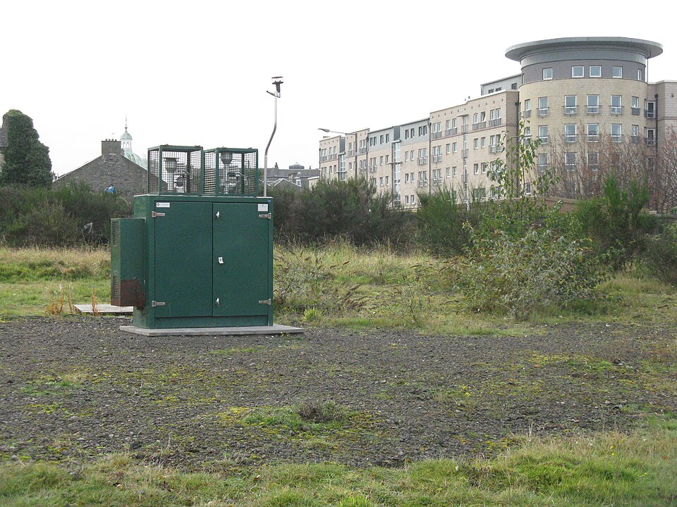 Air quality monitor at Leith - geograph.org.uk - 5601830.jpg