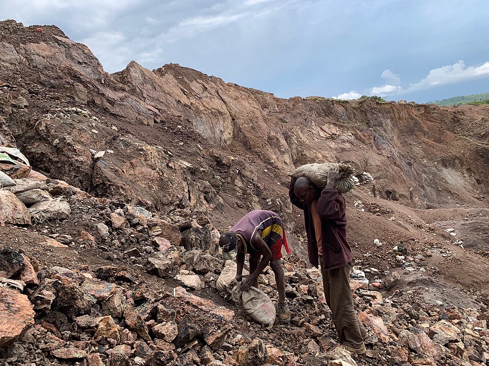 Artisanal cobalt miners in the Democratic Republic of Congo.jpg