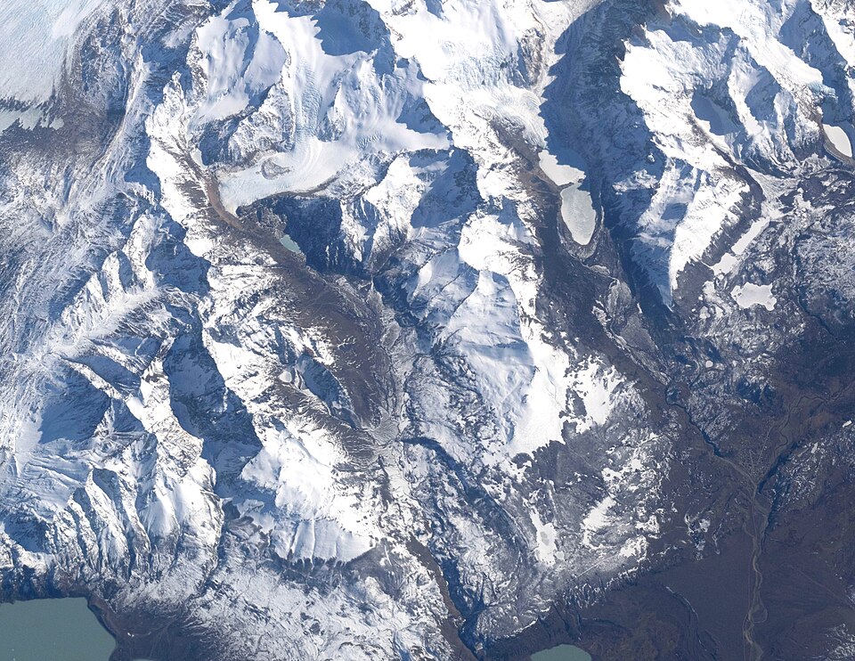 ISS075-E-88876 - View of Argentina - Cerro Huemul - Rio Tunel valley - Glaciar Rio Tunel Inferior - Cerro Solo - Laguna Torre in Fitz Roy massif - El Chaltén (cropped).jpg