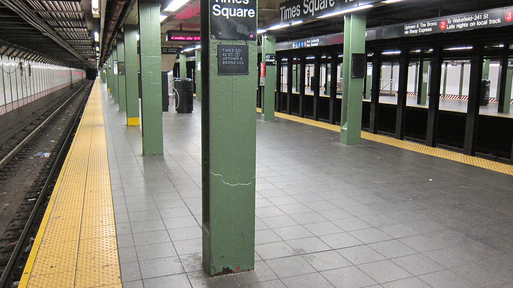 New York Times Square metro istasyonu peronu