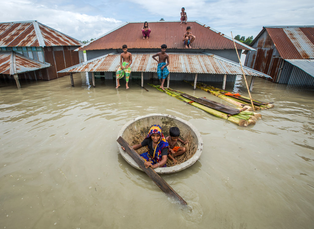Houses nearly submerged due to flooding in Sirajganj, 2020. Image by Moniruzzaman Sazal / Climate Visuals Countdown via Flickr (CC BY-SA 2.0).