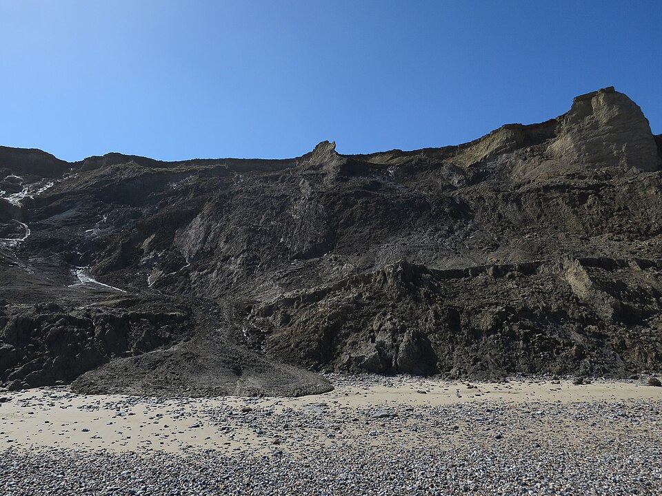 Cliff erosion at Trimingham - geograph.org.uk - 4923892.jpg