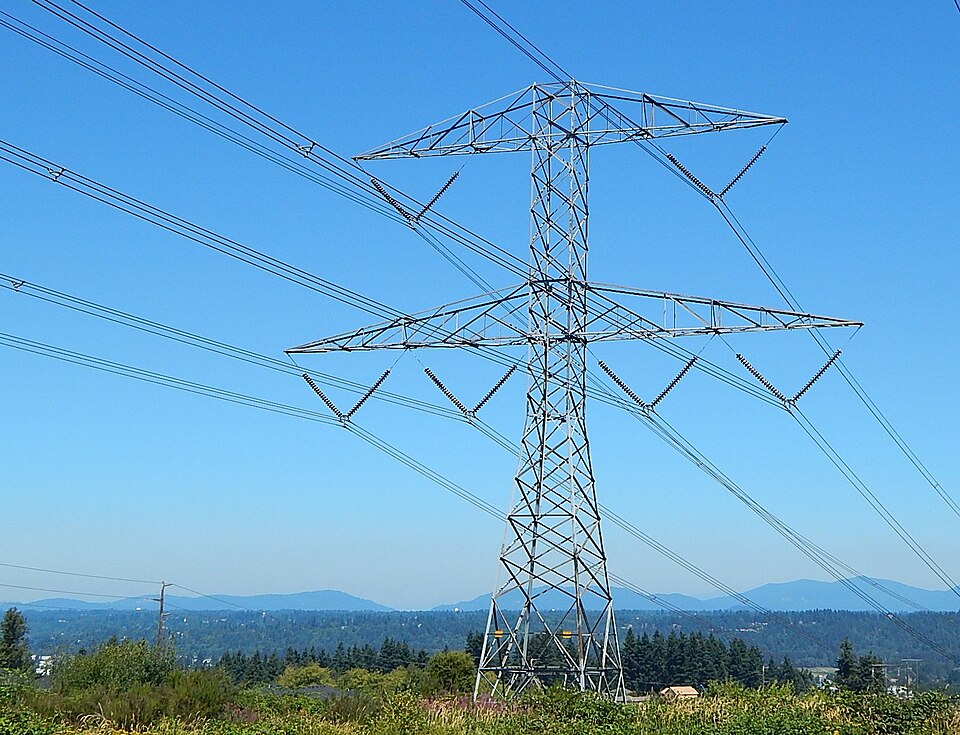 High voltage transmission tower and lines. Auburn WA.jpg