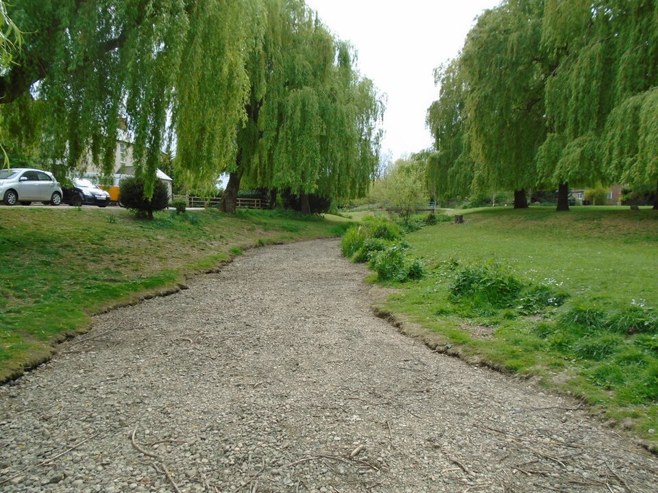 River in drought 3 - dry bed past village green - geograph.org.uk - 5363136.jpg