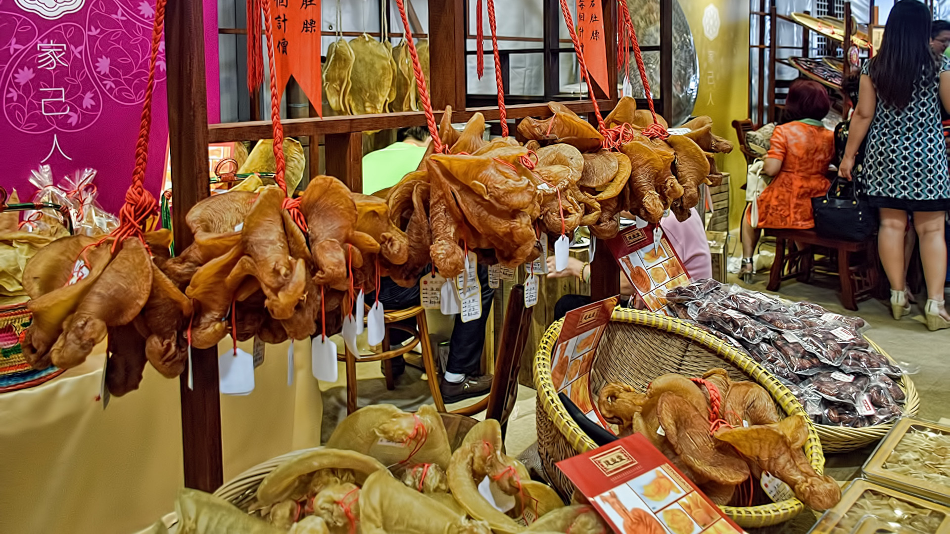 Fish maw for sale in Singapore. Photo: Choo Yut Shing (CC BY-NC-SA 2.0)