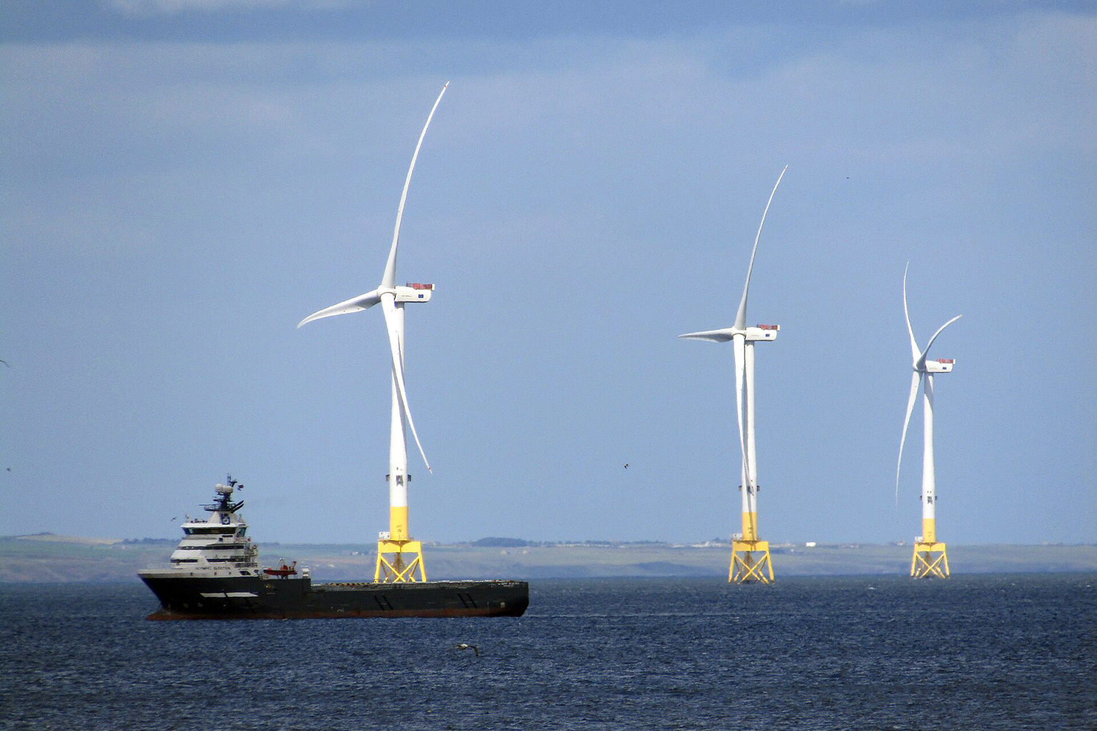 A wind farm off the coast of Aberdeen, Scotland. The industry is facing increasing pressures in its efforts to scale up. Image by Colin Smith via Wikimedia Commons (CC BY-SA 2.0).