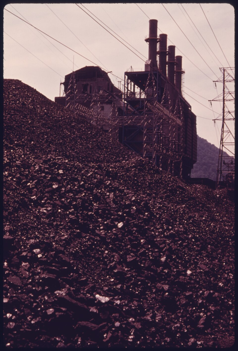 COAL IS STOCKPILED NEAR THE POWER PLANT OF THE UNION CARBIDE FERRO-ALLOY PLANT. TOTAL PLANT EMISSIONS FROM THE... - NARA - 557403.tif