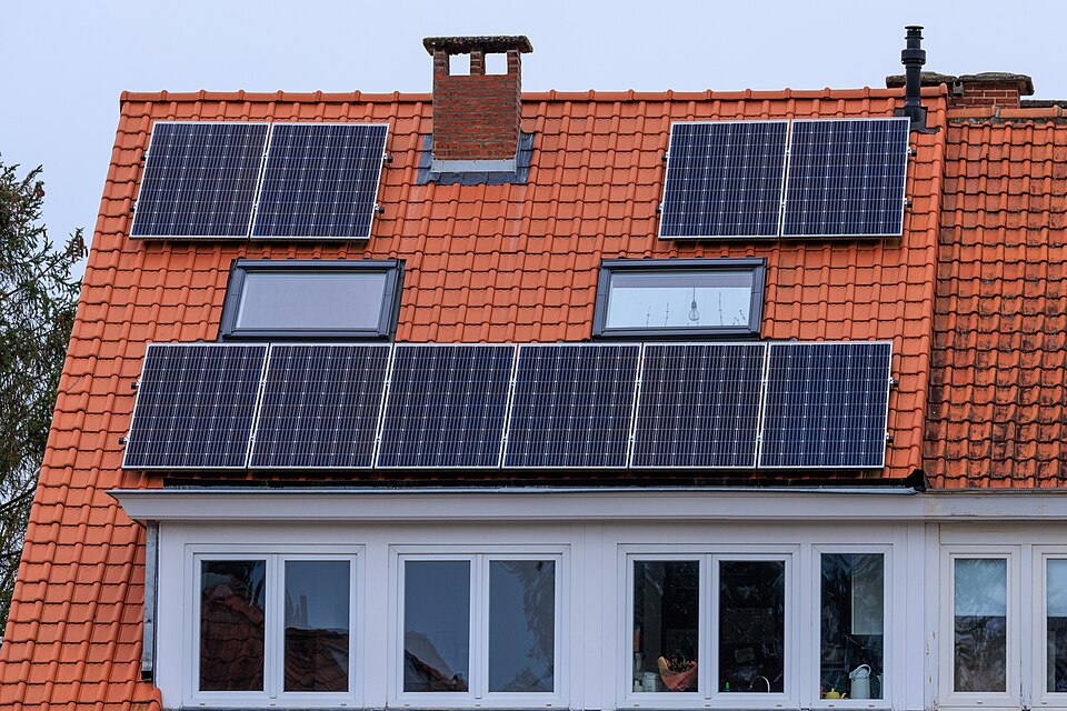 Solar panels in Brussels - P060781-269644.jpg