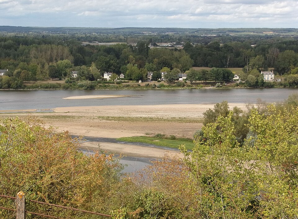 Candes-Saint-Martin Loire sécheresse.jpg