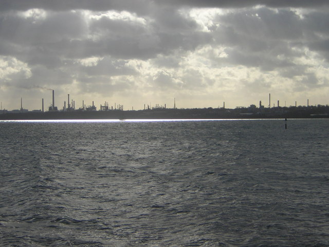 Fawley Refinery from across Southampton Water - geograph.org.uk - 1962125.jpg