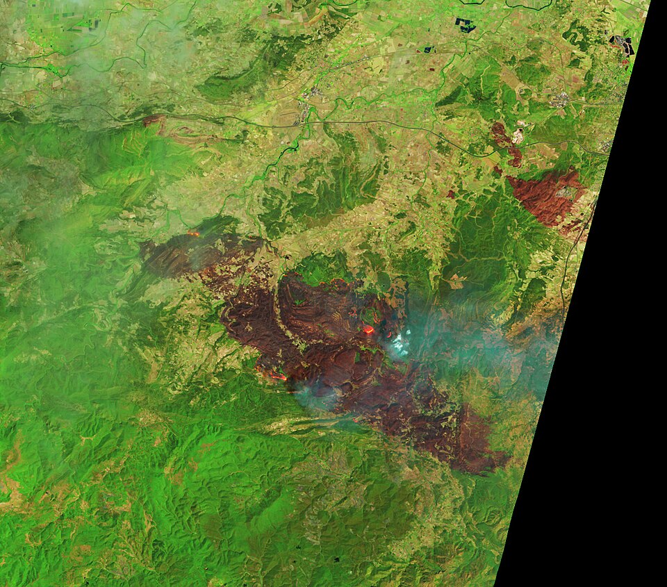 Wildfire Sweeps Through Southern France (154654 - oli2 20250806 lrg).jpg