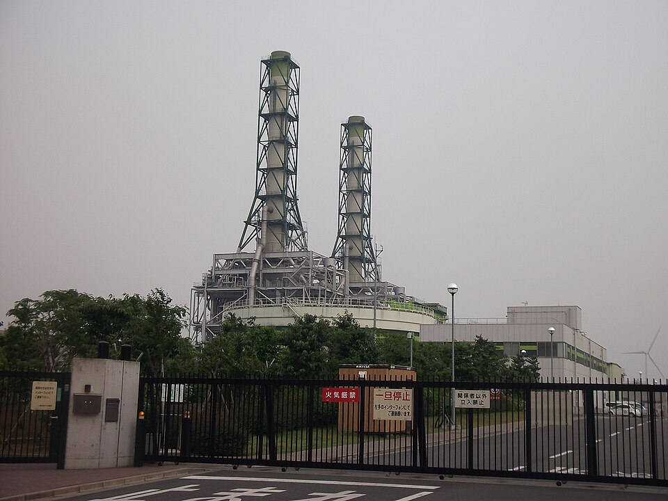 Kawasaki natural gas power plant.jpg