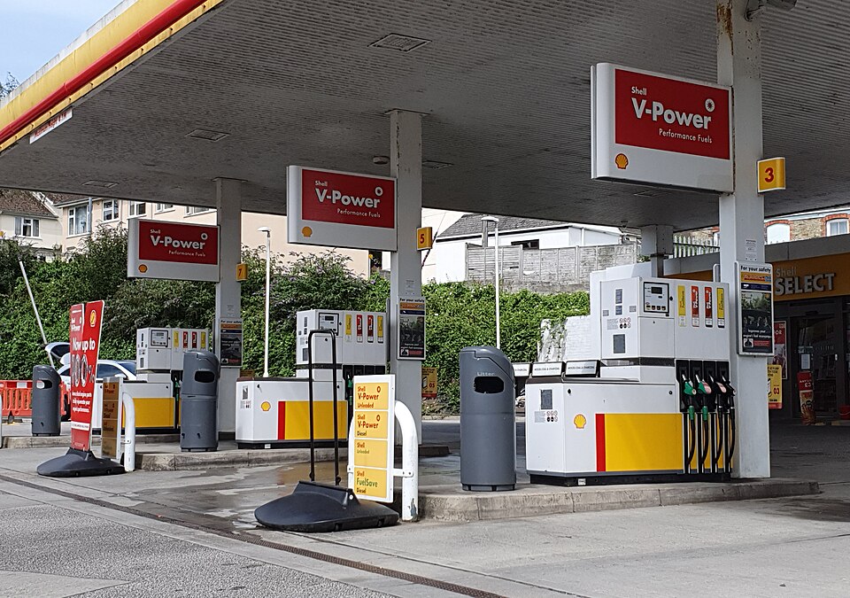 Fuel pumps, Shell petrol station, Trafalgar Roundabout, Truro, Cornwall - August 2023.jpg