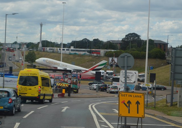 Emirates Plane, Heathrow - geograph.org.uk - 4727717.jpg