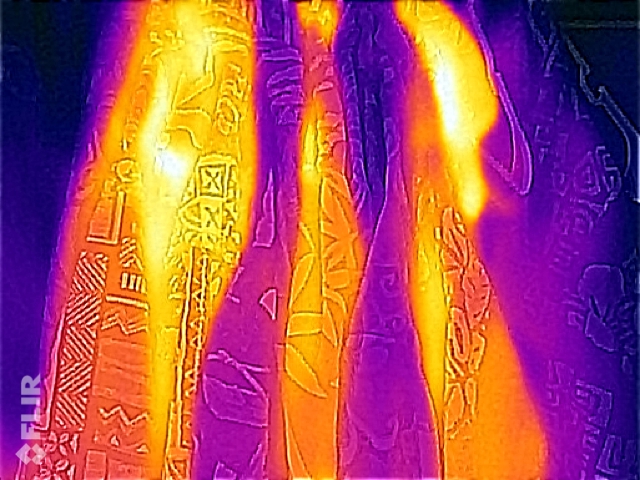 Warm and Cool Clothes (17773143336).jpg — "Warm and Cool Clothes (17773143336).jpg" by Daniel Ramirez from Honolulu, USA, CC BY 2.0, via Wikimedia Commons