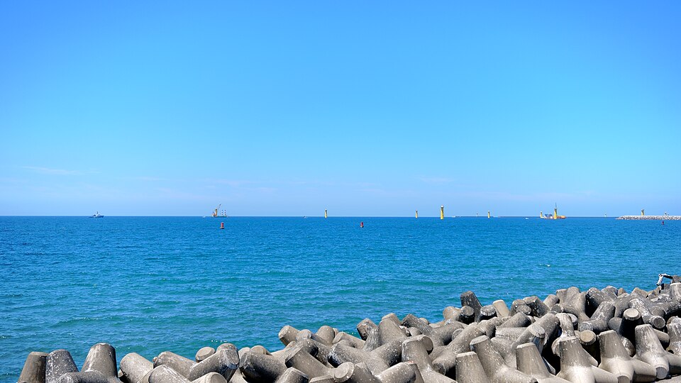 Base of offshore wind turbine, photographed at the Port of Noshiro.jpg