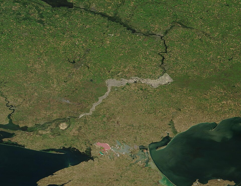Kakhovka Reservoir Drys Up (MODIS).jpg