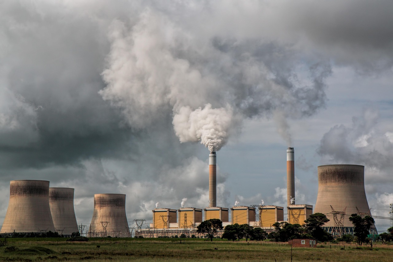 power station, energy, electricity, environmental, stack, coal, smog, chimney, smokestack, cooling towers, eskom, power grid, power generation, industry, pollution, environment, smoke, exhaust fumes, load shedding, fossil fuels, energy, coal, industry, industry, pollution, pollution, pollution, poll — Image by stevepb from Pixabay · Pixabay Content License