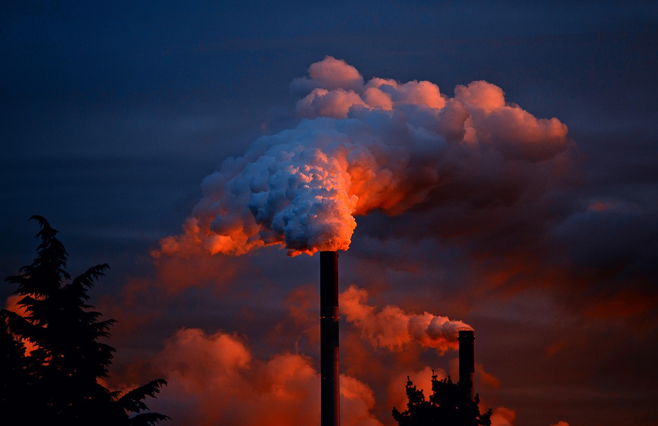 smoke, chimney, pollution, smoking, environmental protection, exhaust gases, industrial plant, ruhr area, factory, smoke, pollution, pollution, pollution, pollution, pollution, factory — Image by JuergenPM from Pixabay · Pixabay Content License